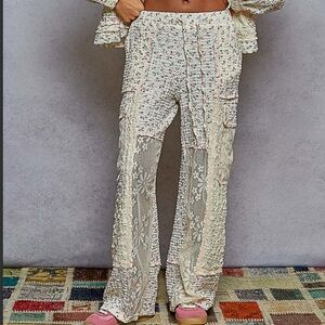 352. POL Women’s Cream Pink Floral Lace Oversized Cargo Pant NWT